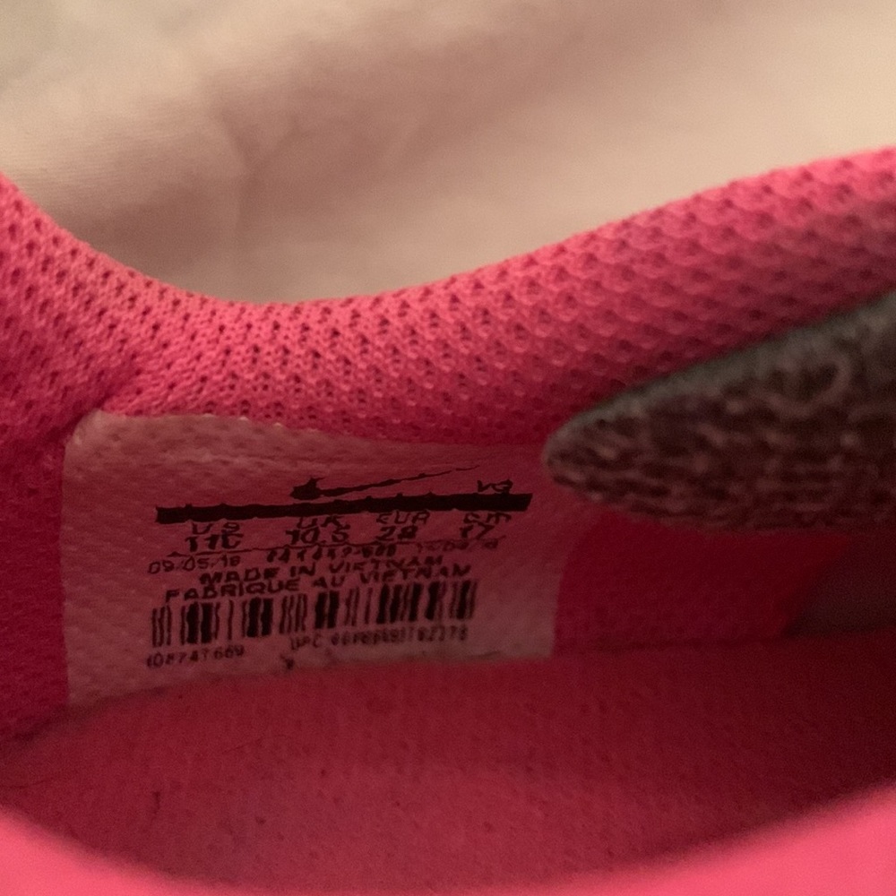 Nike Kids Black and Pink Soccer Cleats - Picture 4 of 4